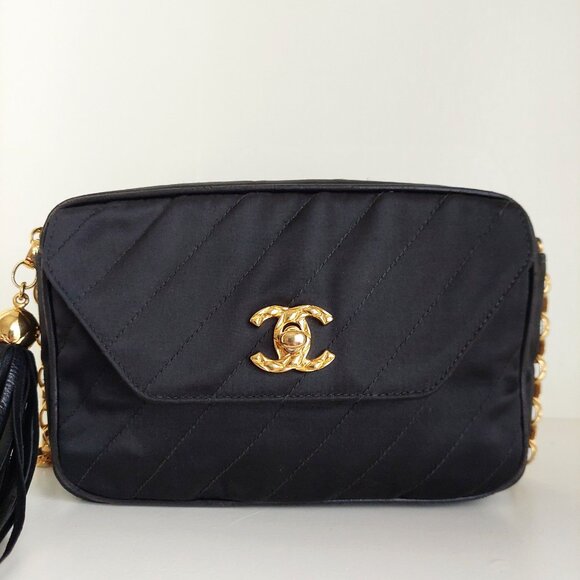 CHANEL Quilted Satin Camera Bag with Bijoux Chain - Picture 2 of 16